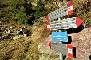 10 Partiti dalla Conca di Mezzeno al bivio prendiamo a sx il sent. 217 per i Tre Pizzi-Pietra Quadra